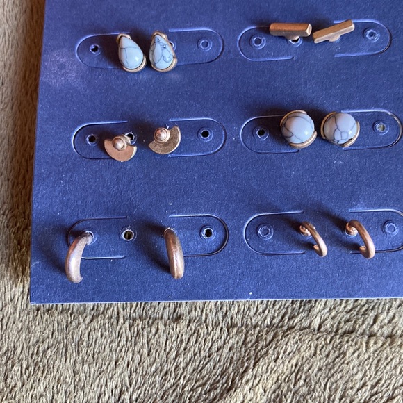 Universal Thread Stud Earring Set - Picture 3 of 4